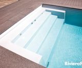 zwembad met ruime trap RivieraPool